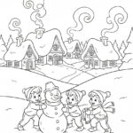 Černobílá omalovánka na téma Zasněžená vesnička: Klidná zimní krajina s chaloupkami pokrytými sněhem, s kouřem stoupajícím z komínů a dětmi stavějícími sněhuláka.