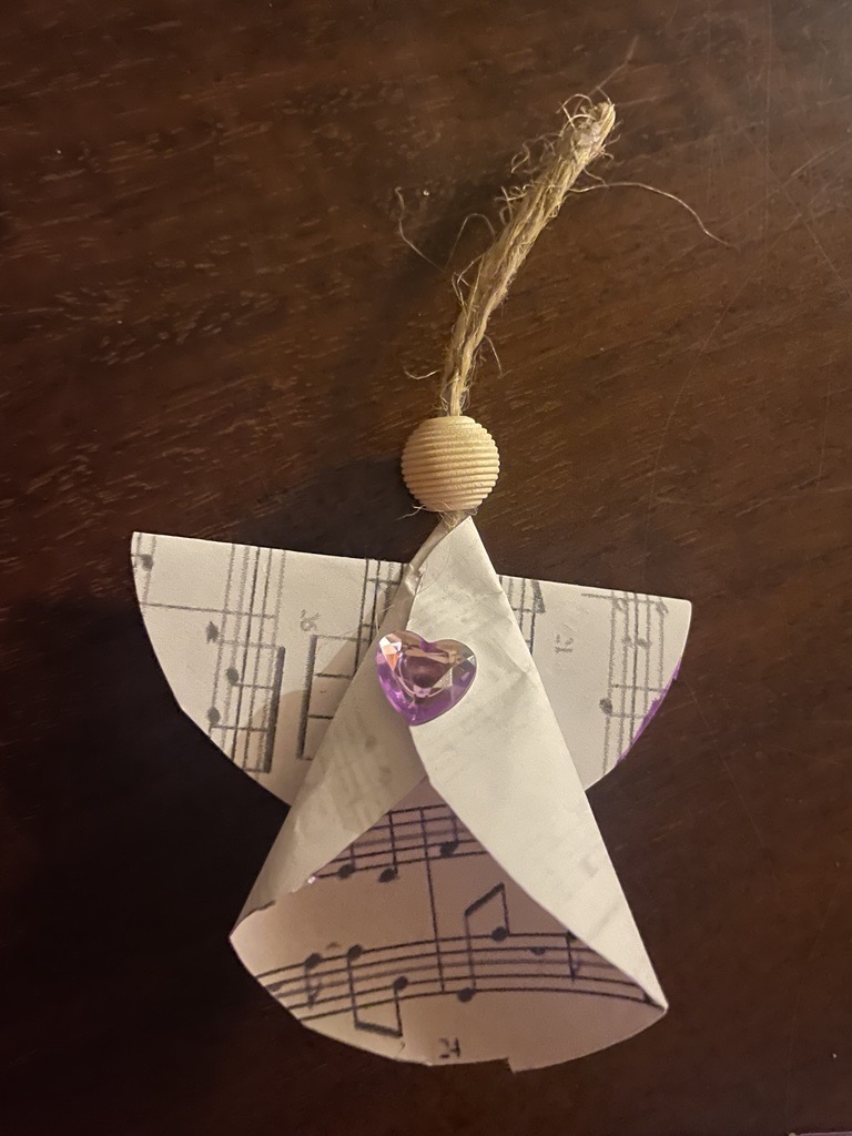 Výtvory našich čtenářů - Andílek z notového papíru