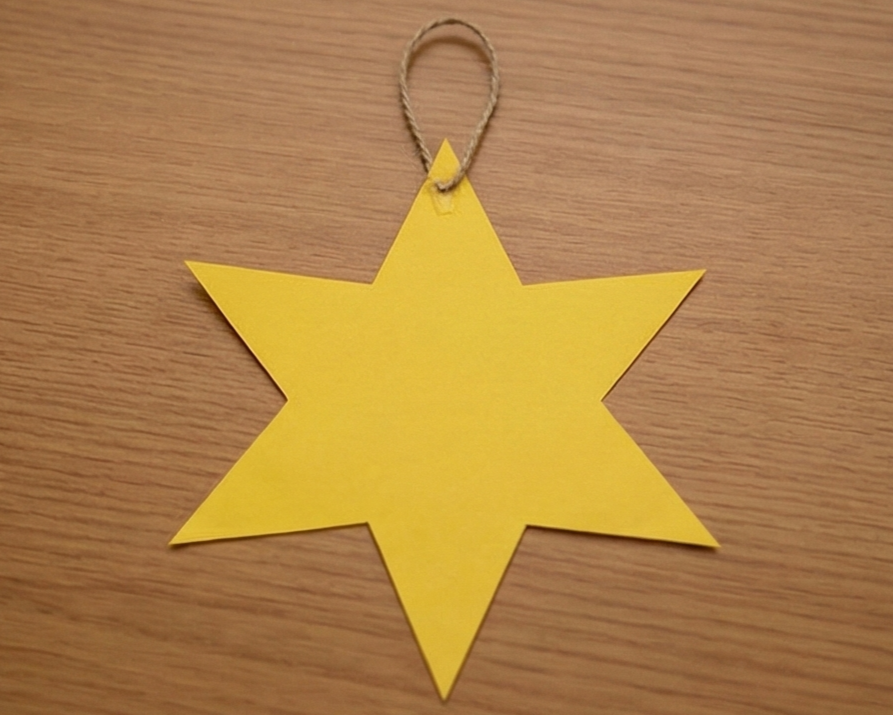 Vánoční hvězda: Do jednoho z cípů přidejte poutko