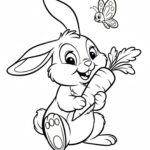 Omalovánka zobrazuje roztomilého zajíčka sedícího na trávě, který si spokojeně pochutnává na mrkvi. Nad ním poletuje malý motýlek a pozoruje ho.