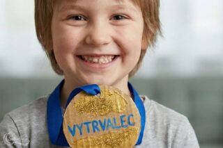 Výroba medailí pro první místa i vytrvalce