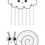 Černobílý pracovní list na grafomotoriku pro děti. Horní část obsahuje mrak s přerušovanými čarami deště, dolní část veselého šneka s přerušovanou spirálou na ulitě.