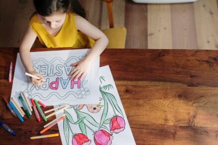Jak vybrat omalovánky a vystřihovánky pro malé děti